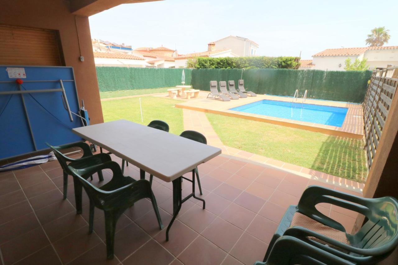 Peni 168A - Belle Maison Avec Piscine Villa Empuriabrava Eksteriør billede